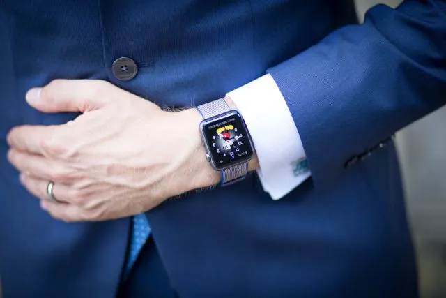 Dlaczego warto kupić smartwatch? Poznaj jego zalety