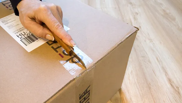 Wysyłka mebli online: Jak sklepy internetowe radzą sobie z zakupami wielkogabarytowymi?