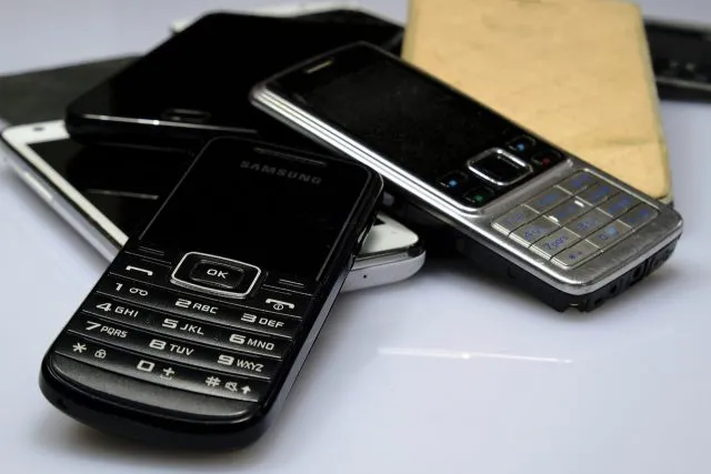 Akcesoria GSM: Które dodatki do telefonu warto mieć w swojej kolekcji?